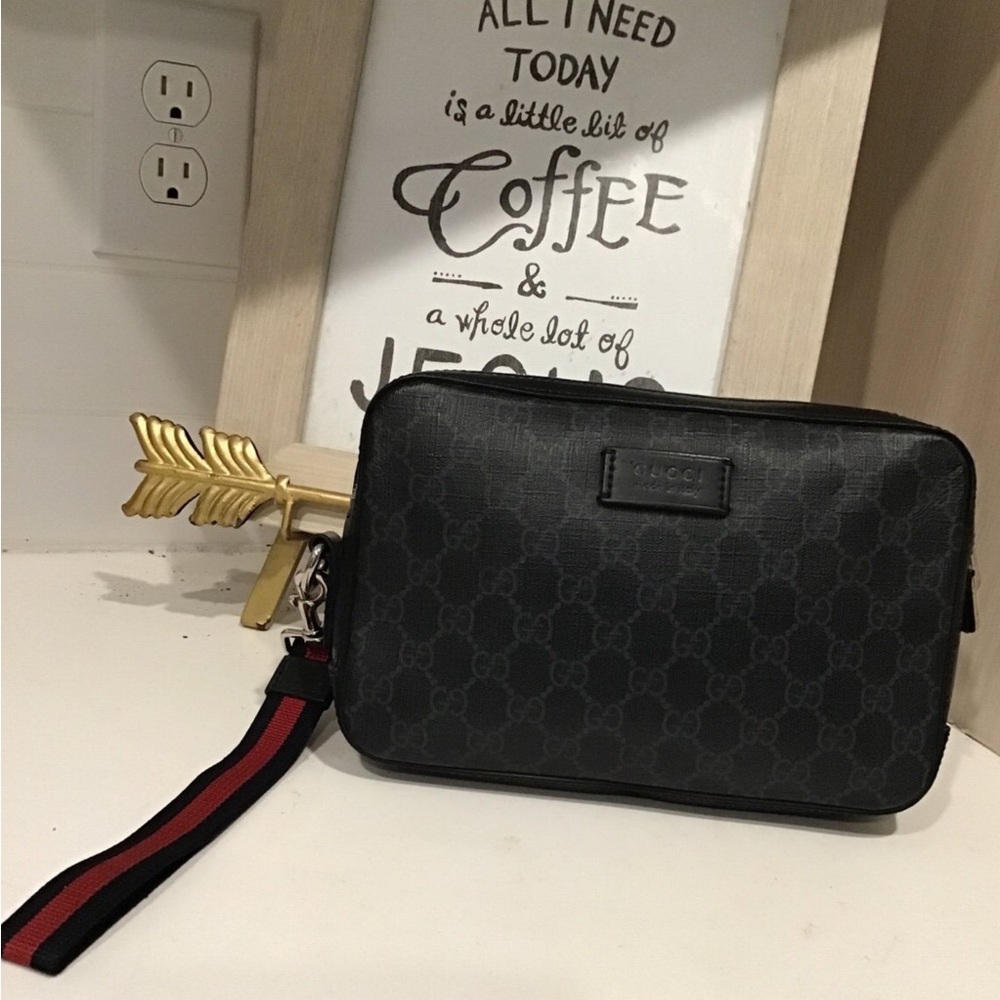 Gucci men supreme GG pouch